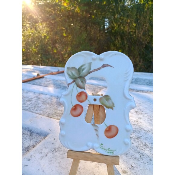 Vintage 1975 Hand Painted Artist Signed Light Switch Cover Ceramic - Picture 1 of 6